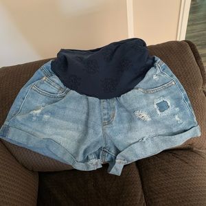 Jessica Simpson maternity shorts